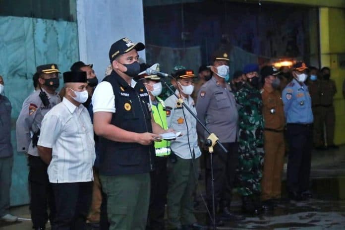 bobby_nasution_pimpin_langsung_penertiban_asmara_subuh_di_ringroad