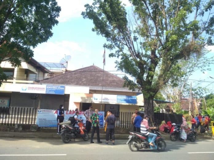 bobby_turun_langsung_terima_lahp_terkait_laporan_dugaan_tabung_kosong_di_rs_pirngadi_medan