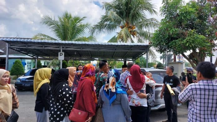 bocah_14_bulan_dibawa_kabur_akhirnya_dipulangkan_kadis_p3ap2kb_deli_serdang_sambut