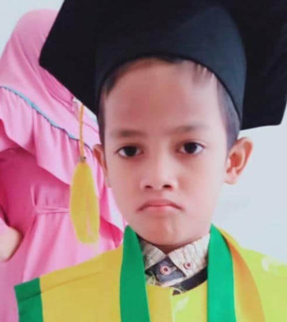 bocah_kelas_1_sd_yang_hanyut_belum_ditemukan_nenek_korban_dia_anak_baik