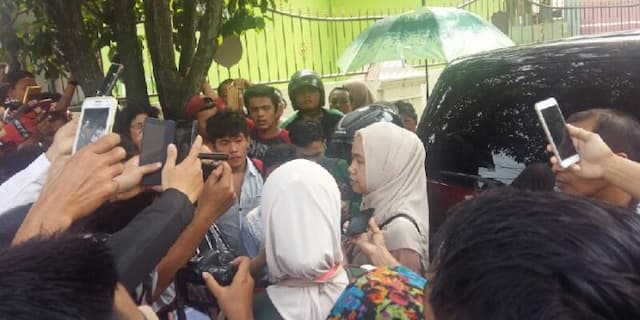 bom_bunuh_diri_di_polrestabes_medan_terdengar_ledakan_keras