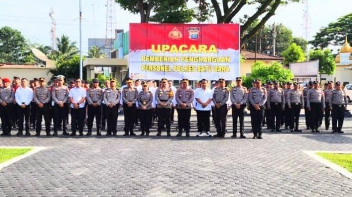 bongkar_kasus_narkoba_curas_dan_curat_45_personel_polres_batu_bara_diganjar_penghargaan