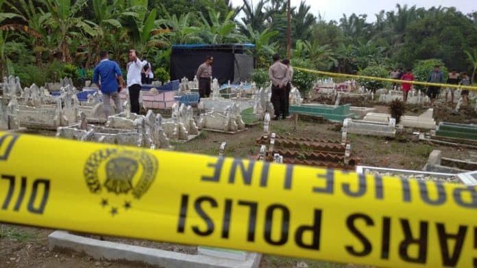 bongkar_makam_diduga_kematian_ikhsan_tidak_wajar