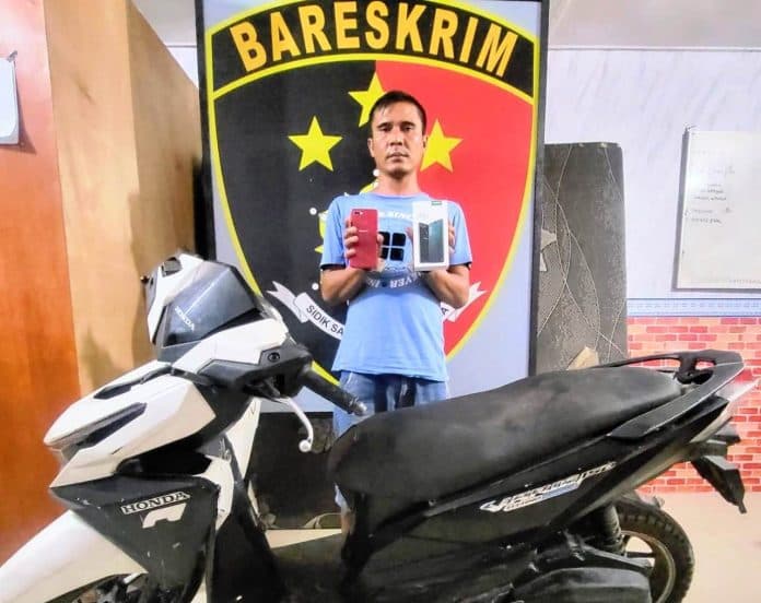 bongkar_rumah_tetangganya_di_batu_bara_kaca_diringkus_di_rokan_hilir_riau