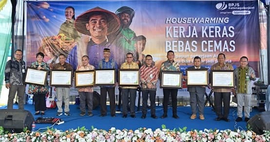 bpjamsostek_padangsidimpuan_beri_penghargaan_kepada_6_kdh