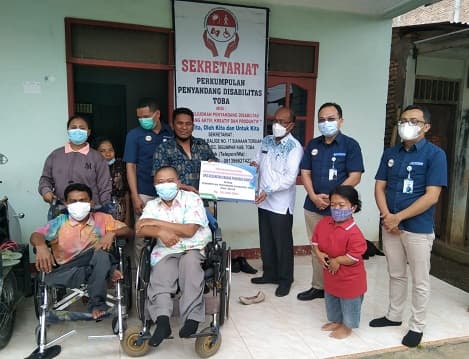bpjs_kesehatan_siantar_salurkan_bantuan_untuk_penyandang_disabilitas_di_toba