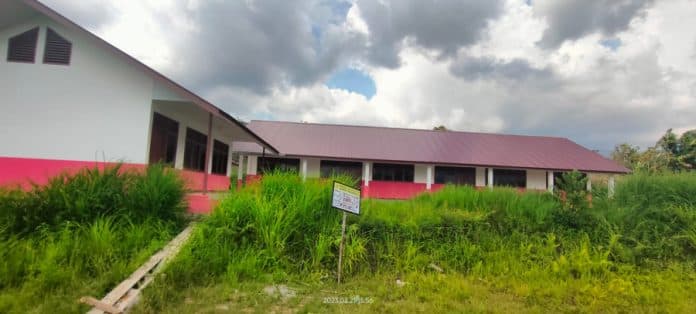 bpk_tinjau_proyek_bangunan_usb_di_dairi_kadisdik_dan_ppk_tertutup_ke_media