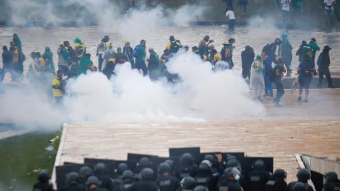 brasil_chaos_ibu_kota_dalam_keadaan_darurat