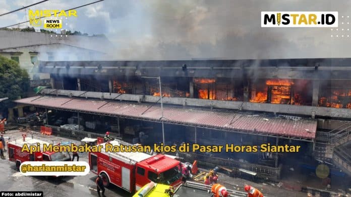 breaking_news_api_membakar_ratusan_kios_di_pasar_horas_siantar