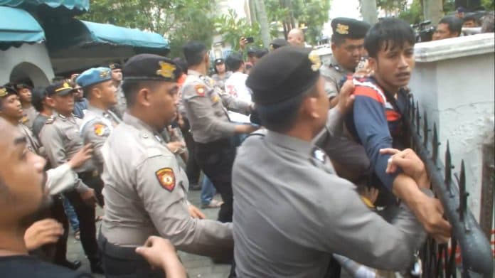breaking_news_eksekusi_rumah_di_jalan_di_panjaitan_medan_ricuh