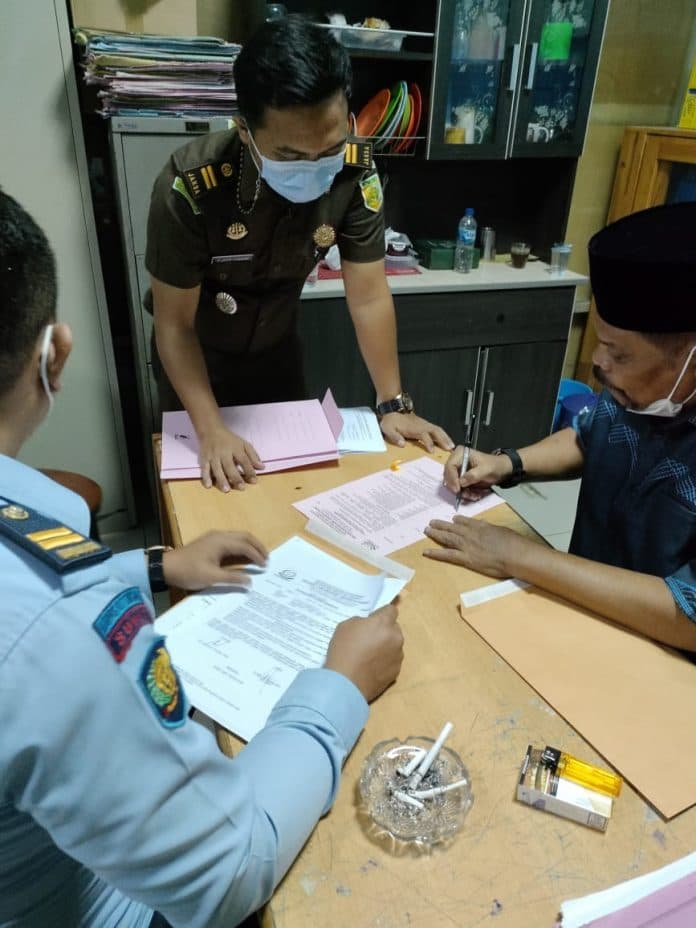 breaking_news_terpidana_mantan_wali_kota_medan_rahudman_harahap_resmi_bebas