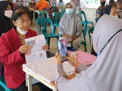 bss_tahap_ii_dan_blt_minyak_goreng_mulai_disalurkan_pt_pos_indonesia_di_siantar