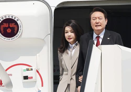 buka_babak_baru_hubungan_diplomatik_presiden_korsel_yoon_tiba_di_jepang