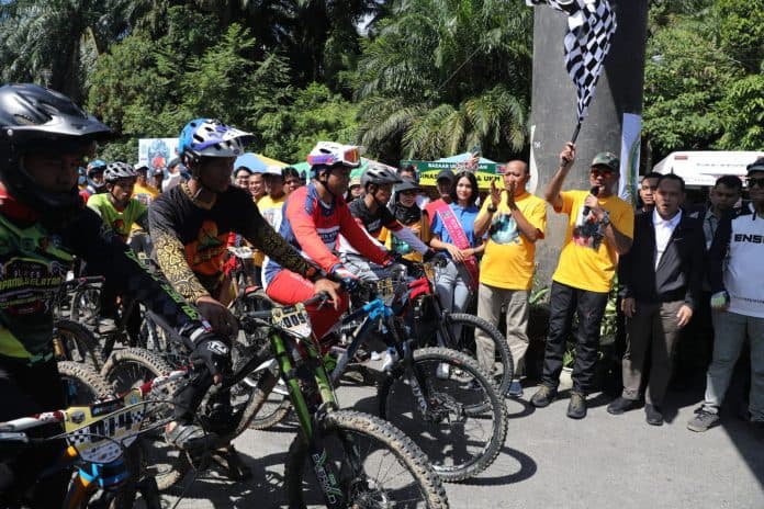 buka_gravity_enduro_bukit_lawang_musa_rajekshah_serunya_olahraga_sambil_berwisata