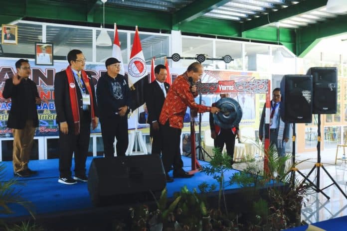 buka_rakernas_punguan_silau_raja_indonesia_wabup_harapkan_kontribusi_bagi_pembangunan_samosir