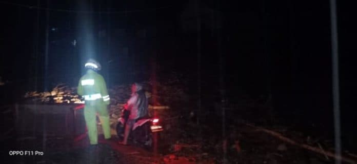 bukit_sibaganding_gundul_jalinsum_siantar_parapat_tertutup_longsor