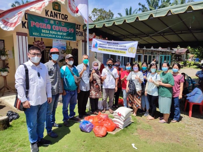 bulan_ramadhan_yayasan_vippasana_indonesia_bagikan_paket_sembako