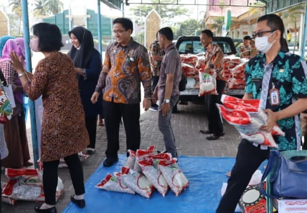 bulog_gelar_pasar_pengendalian_harga_di_tebing_tinggi