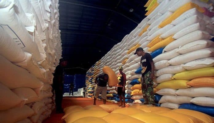 bulog_gelontorkan_100_ribu_ton_beras_operasi_pasar_untuk_redam_kenaikan_harga
