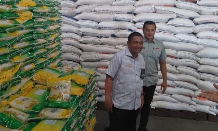 bulog_sumut_pastikan_berita_beras_sintetis_adalah_hoax