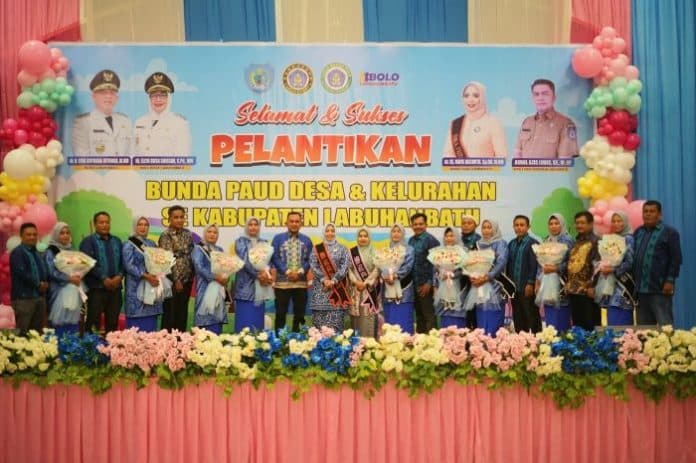 bunda_maya_lantik_98_bunda_paud_kelurahan_dan_desa_se_kabupaten_labuhanbatu