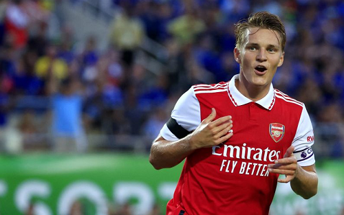 bungkam_newcastle_2_0_arsenal_tempel_ketat_manchester_city