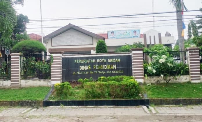 buntut_latihan_di_trotoar_medan_teater_dan_disdikbud_akan_mediasi
