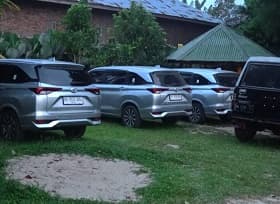 buntut_tiga_mobil_komisoner_kpu_simalungun_parkir_di_rumah_caleg_terpilih_pc_pmii_adapa_ini