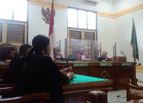 bunuh_penjaga_gudang_botot_dua_terdakwa_divonis_penjara_seumur_hidup