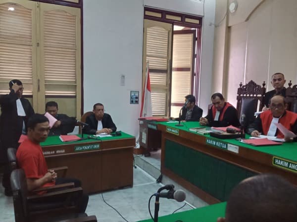 bunuh_selingkuhan_istri_terdakwa_dituntut_14_tahun_penjara