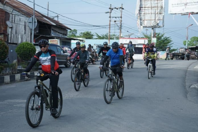 bupati_ajak_masyarakat_terapkan_hidup_sehat_dengan_bersepeda