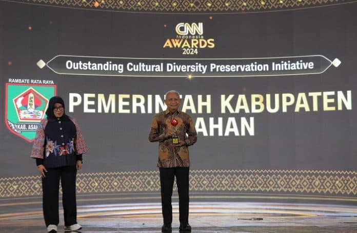 bupati_asahan_dapat_penghargaan_kualitas_keberagaman_budaya