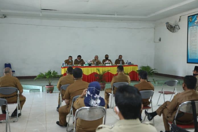 bupati_asahan_instruksikan_kadisdik_pecat_2_oknum_asn_terkait_video_tak_senonoh_yang_viral