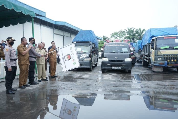 bupati_asahan_pantau_keberangkatan_logistik_pilkades