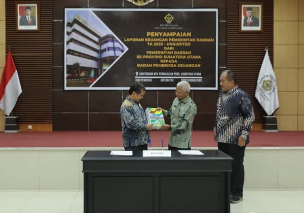 bupati_asahan_serahkan_lkpd_unaudited_ta_2023_ke_bpk_perwakilan_sumut