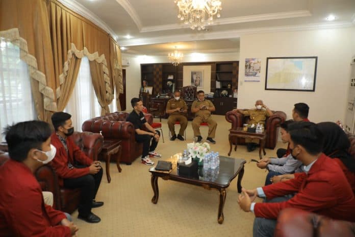 bupati_asahan_terima_saran_dan_kritik_mahasiswa
