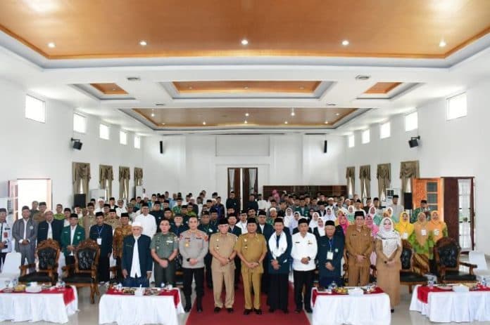 bupati_ashari_tambunan_buka_silaturahmi_dengan_ulama_dan_cendekiawan_muslim