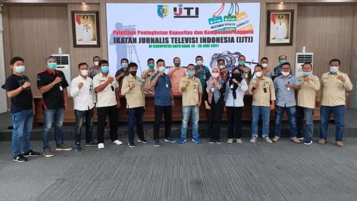 bupati_batu_bara_ukj_tv_sangat_penting_bagi_jurnalis