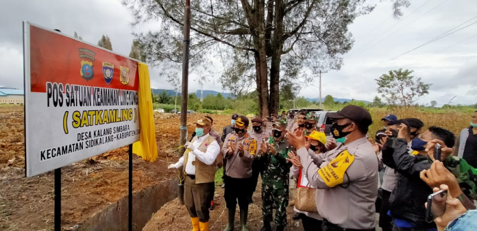 bupati_dairi_resmikan_pos_satuan_keamanan_lingkungan_di_desa_kalang_simbara