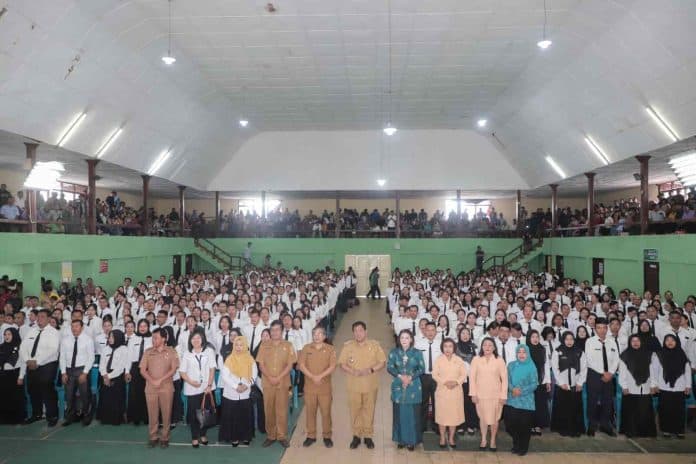bupati_dairi_serahkan_514_sk_p3k_formasi_2022