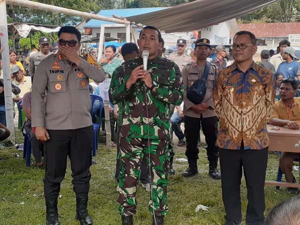 bupati_dan_kapolres_toba_serta_dandim_0210tu_saksikan_pilkades_silaen_pemenangnya_nomor_urut_2