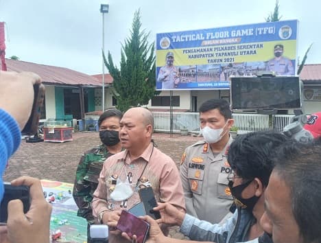 bupati_dan_polres_taput_gelar_tactical_floor_game_pilkades_serentak