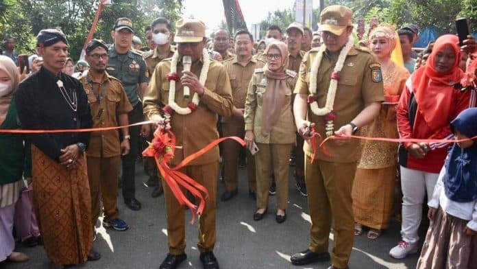bupati_dan_wabup_sergai_resmikan_ruas_jalan_di_dolok_masihul