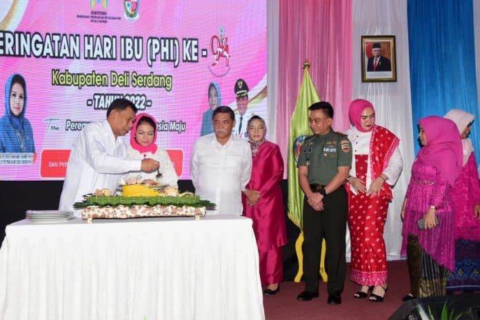 bupati_deli_serdang_perempuan_indonesia_punya_peran_penting_majukan_bangsa