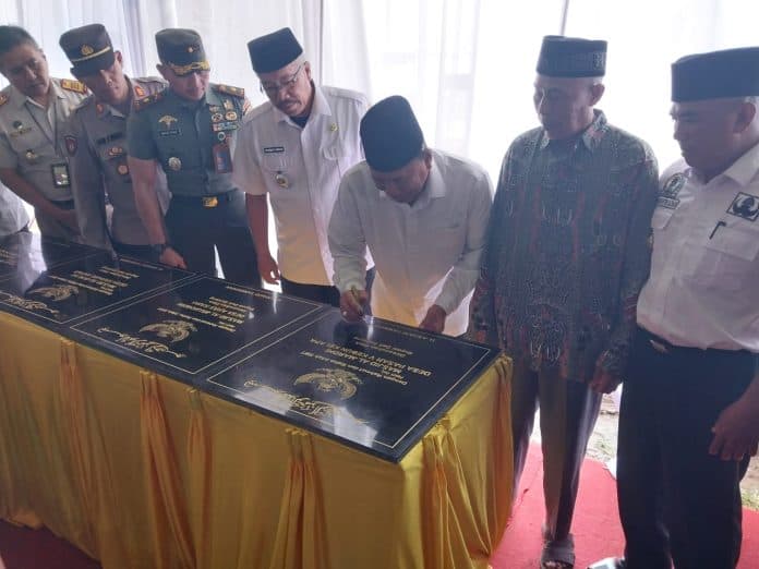 bupati_deli_serdang_resmikan_5_masjid_dan_kantor_desa_di_kecamatan_beringin