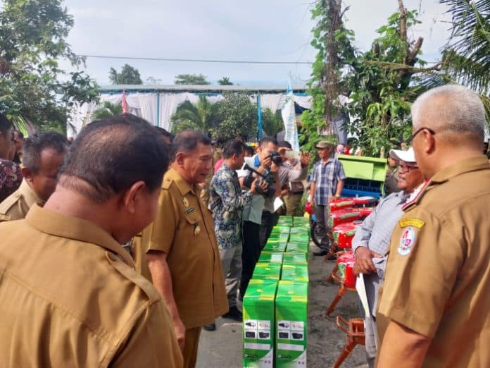 bupati_deli_serdang_serahkan_puluhan_mesin_pertanian