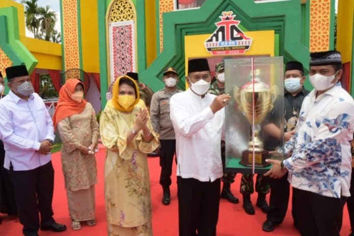 bupati_deli_serdang_tutup_mtq_ke_55_kecamatan_percut_sei_tuan_juara_umum