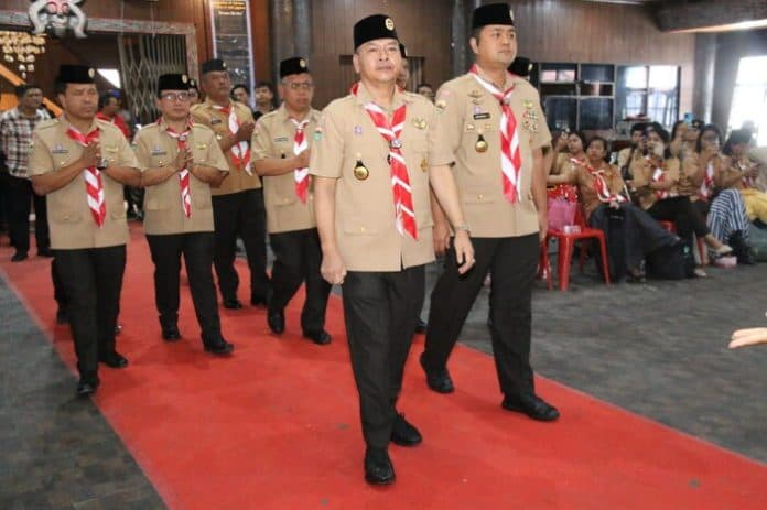 bupati_hadiri_pengukuhan_majelis_pembimbing_gugus_depan_kwartir_cabang_gerakan_pramuka_taput