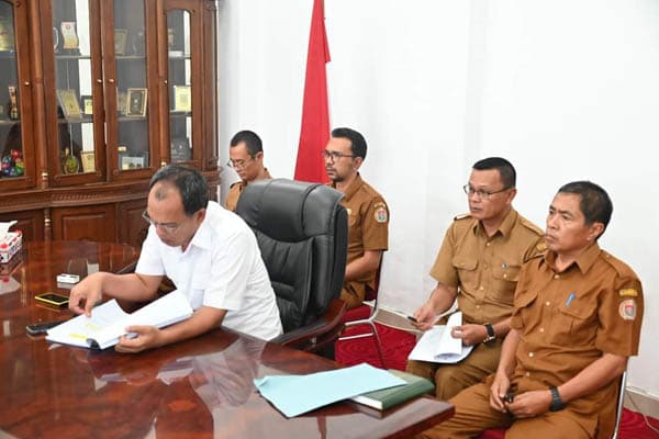 bupati_humbahas_bahas_nkb_kerja_sama_budi_daya_pertanian_di_food_estate