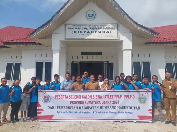 bupati_humbahas_berangkatkan_kontingen_cabang_olahraga_ke_medan